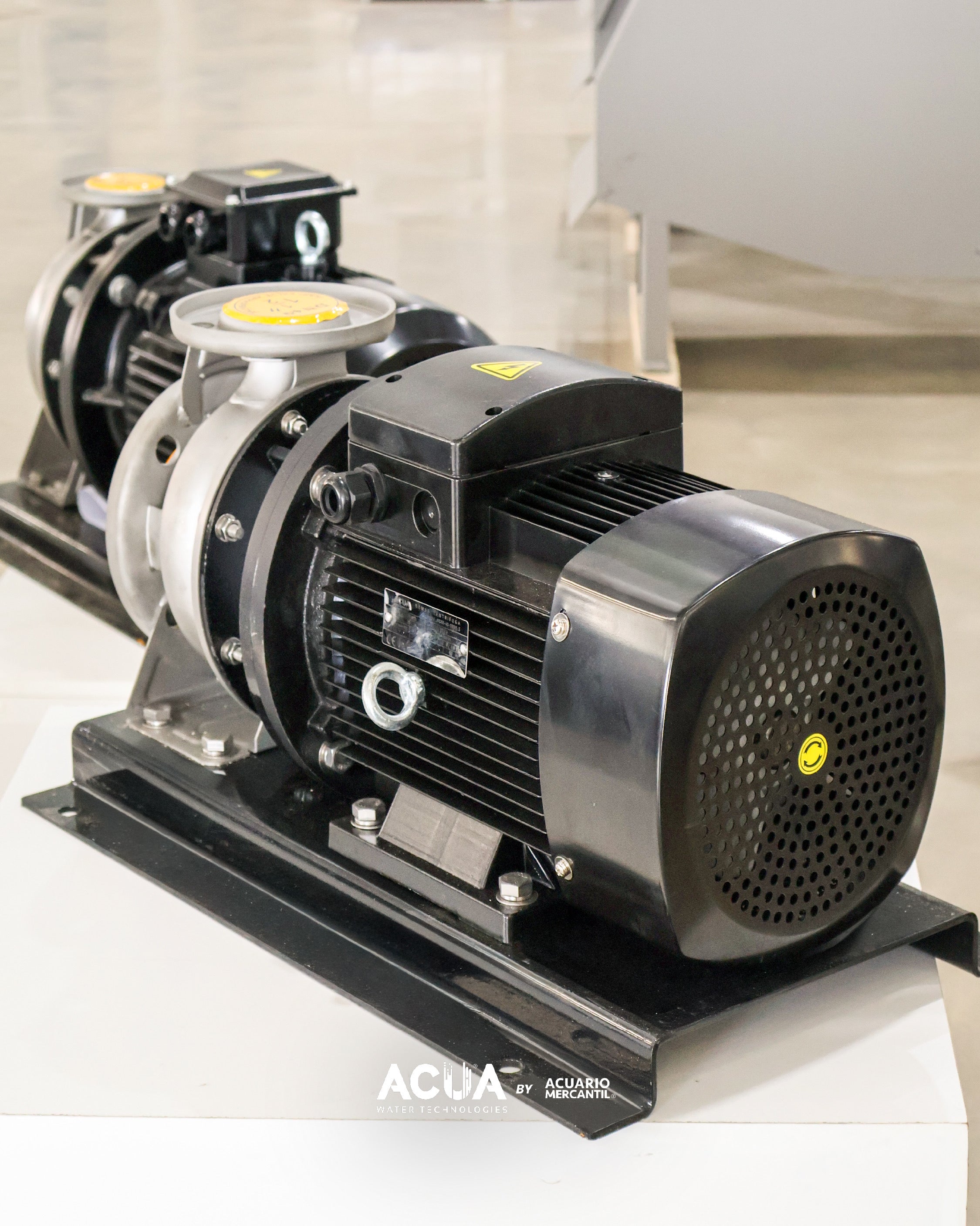 Bomba Centrífuga Horizontal Serie TITAN AC65-50-200/10 — Acero Inoxidable 10 HP — succión de 2½"  y descarga de 2"