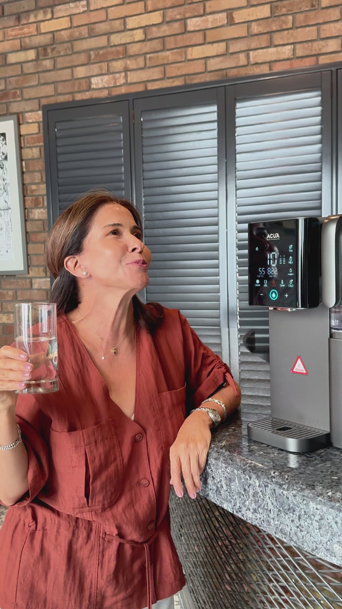 Cargar vídeo: ACUA ROE™ Dispensador de Agua por Ósmosis Inversa — Sin Instalación, Agua Fría y Caliente al Instante, Pantalla Táctil